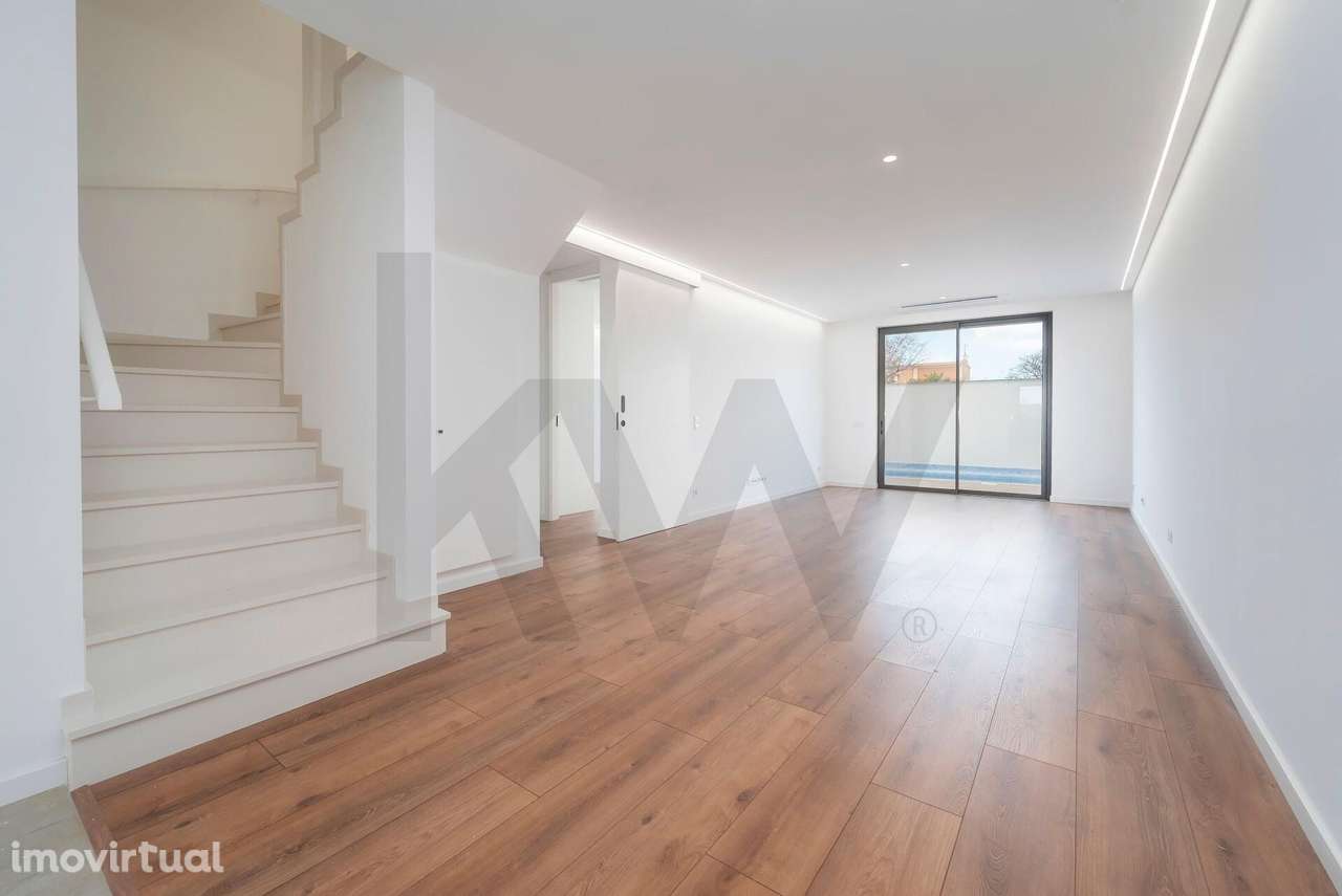 Moradia V3 nova localizada na carismática Vila piscatória da Fuzeta - Grande imagem: 4/28