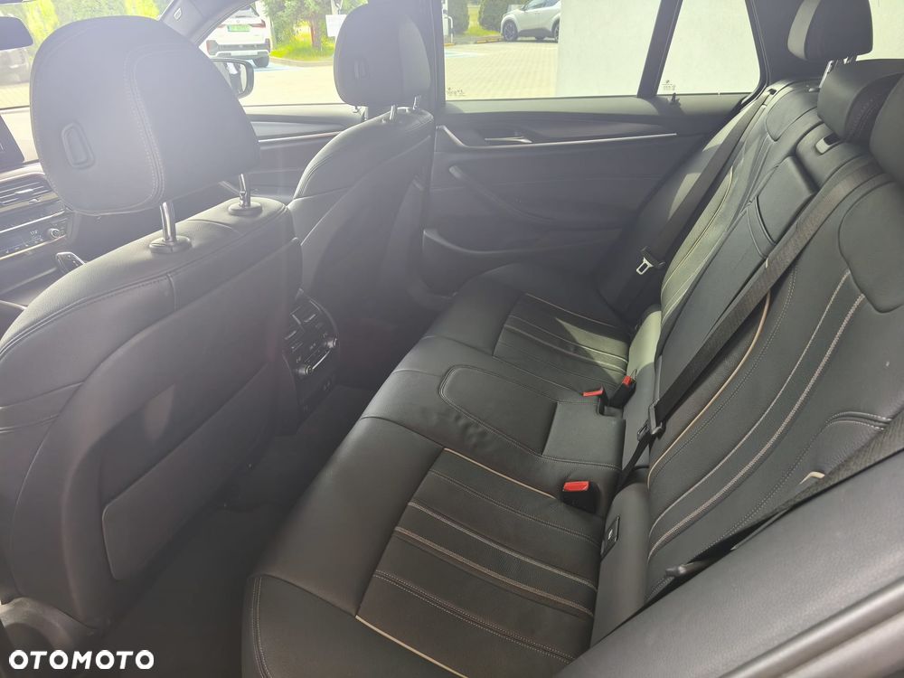 BMW Seria 5 530d xDrive M Sport Edition - 11
