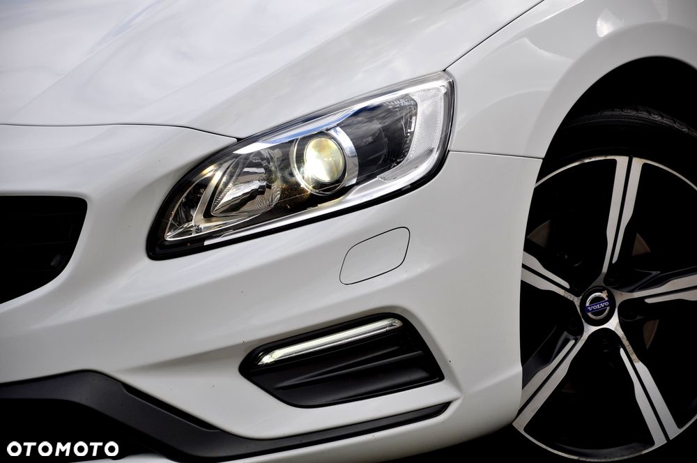 Volvo V60 D4 Drive-E R-Design Momentum - 9
