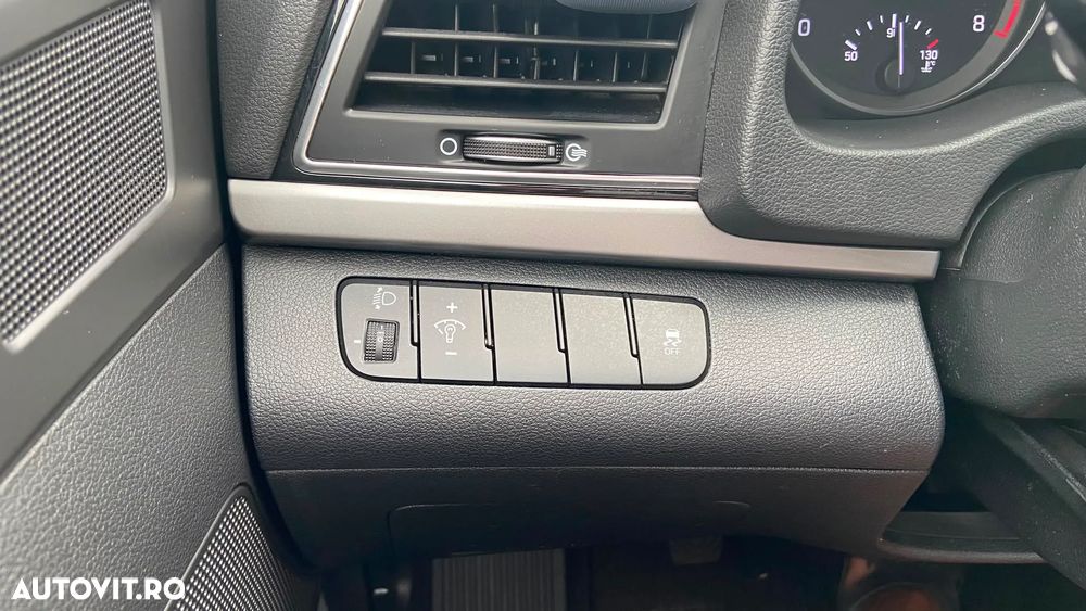 Hyundai Elantra 1.6 MPi Highway - 13