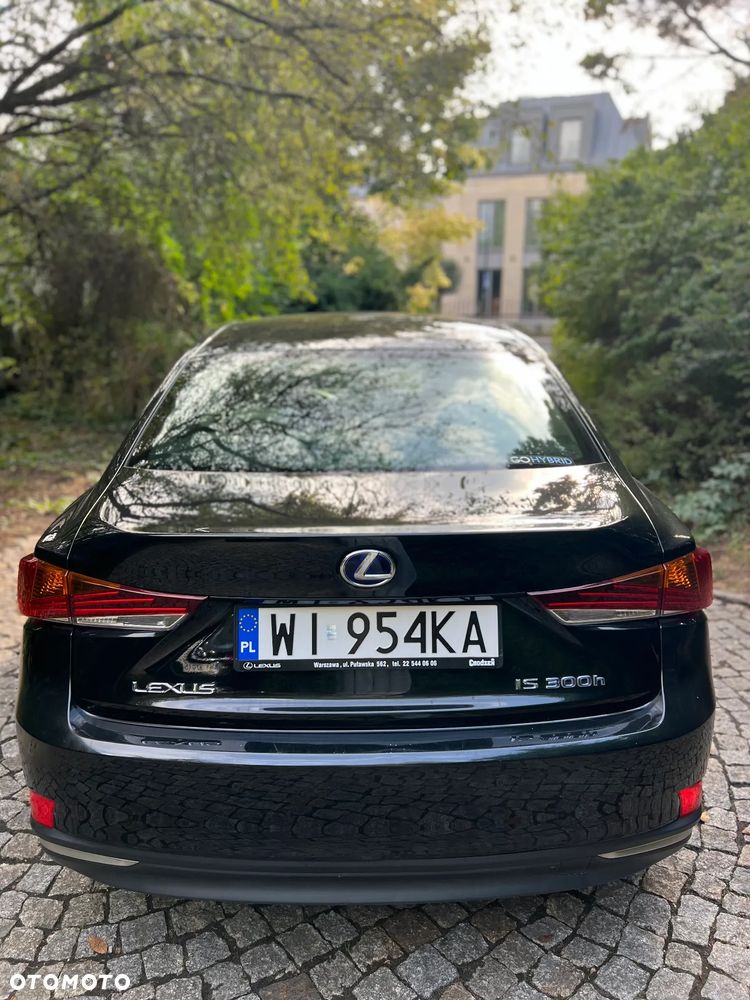 Lexus IS 300h Black - 6