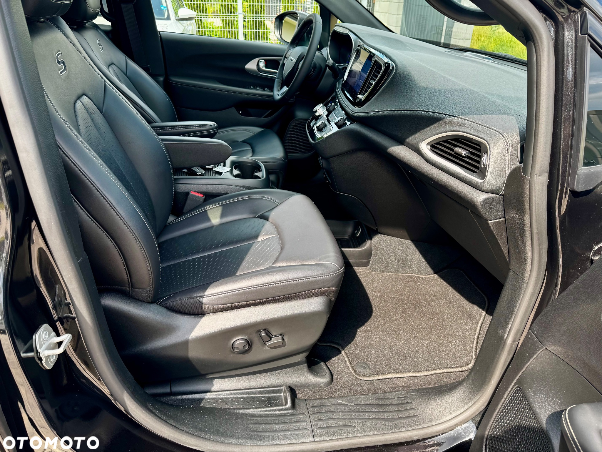 Chrysler Pacifica - 37