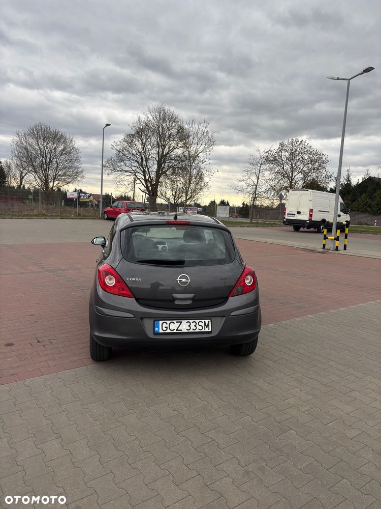 Opel Corsa 1.2 16V Cosmo - 4