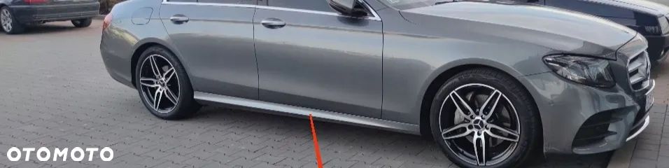 A213690202 A2136909801 Listwa progowa nakładka progu prawa Mercedes W213 AMG lak.992