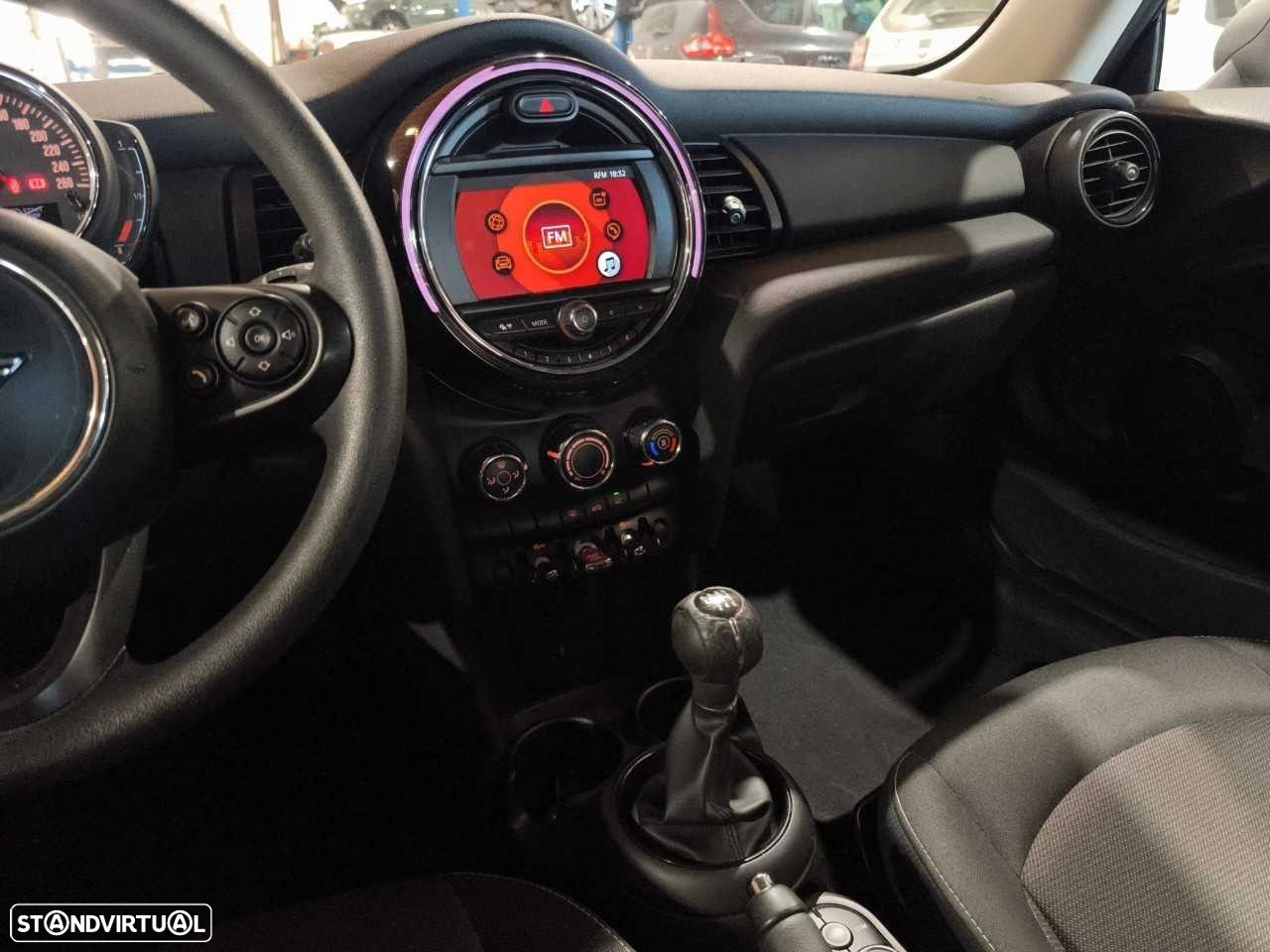 MINI 3 Portas One - 18