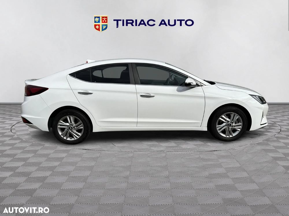 Hyundai Elantra - 7