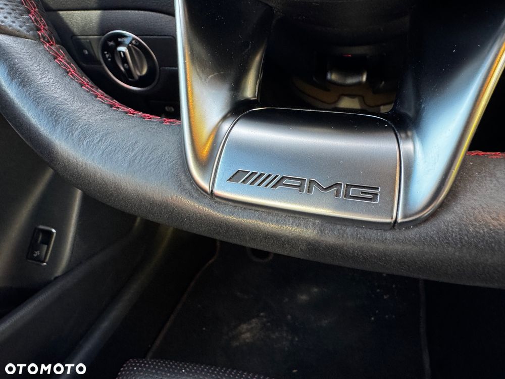 Mercedes-Benz GLA - 12