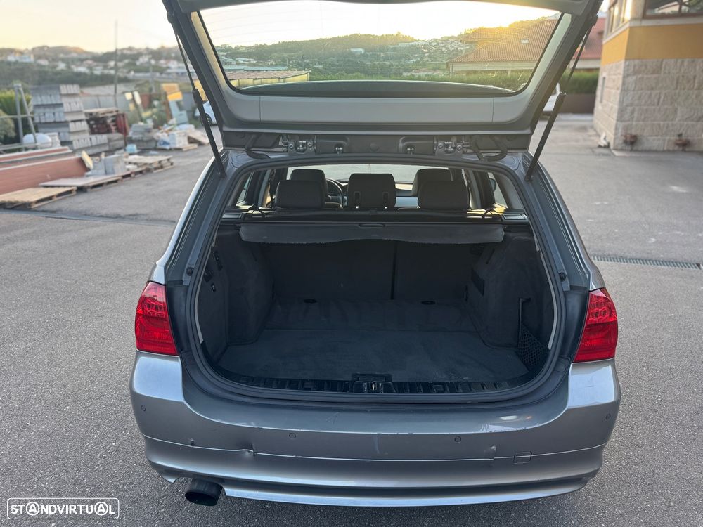 BMW 318 d Touring Navigation Sport - 14
