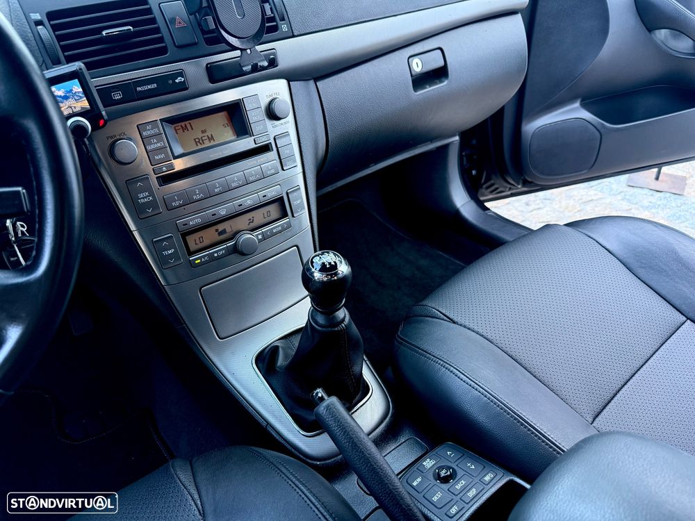 Toyota Avensis SW 2.2 D-4D Executive - 41