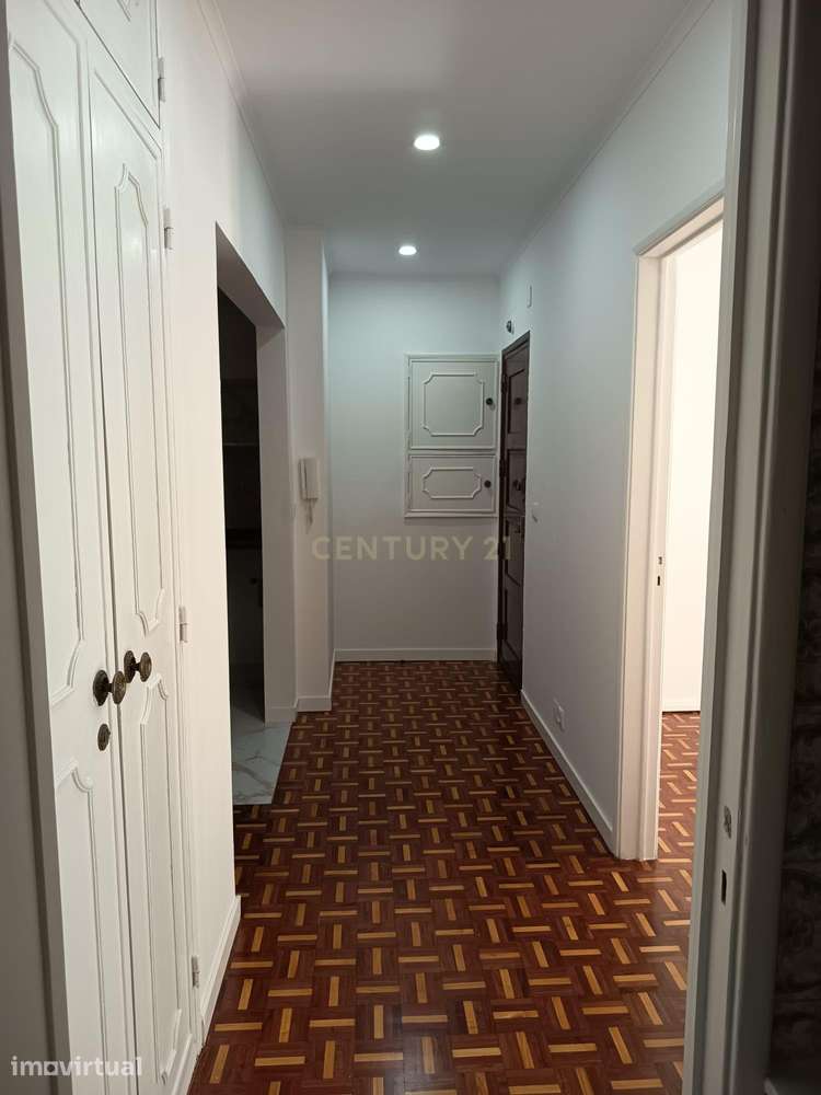 Apartamento Renovado em Odivelas, Lisboa - 2 Quartos - Grande imagem: 4/9