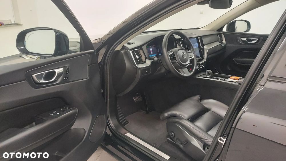Volvo XC 60 B4 D Plus Dark - 5