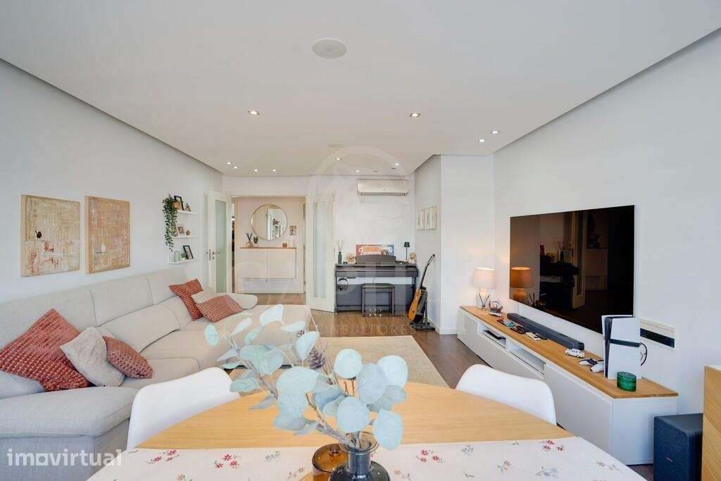 Apartamento T2 com suíte e ampla varanda com churrasqueira na Charneca - Grande imagem: 3/36