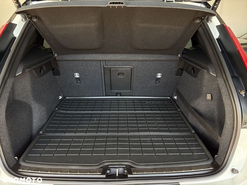 Volvo XC 40 T5 AWD Geartronic R-Design - 16