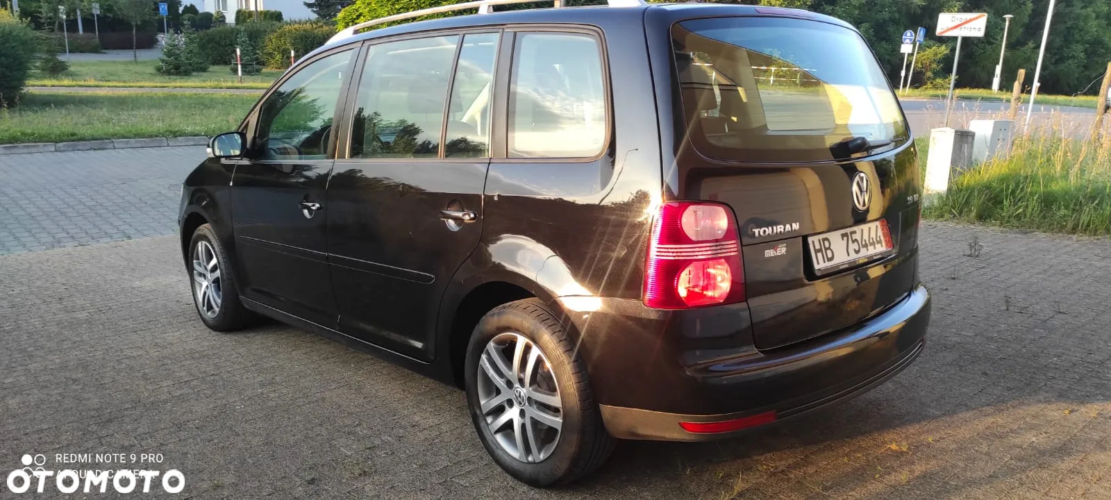 Volkswagen Touran 2.0 TDI DPF BlueMotion Technology DSG Comfortline - 3