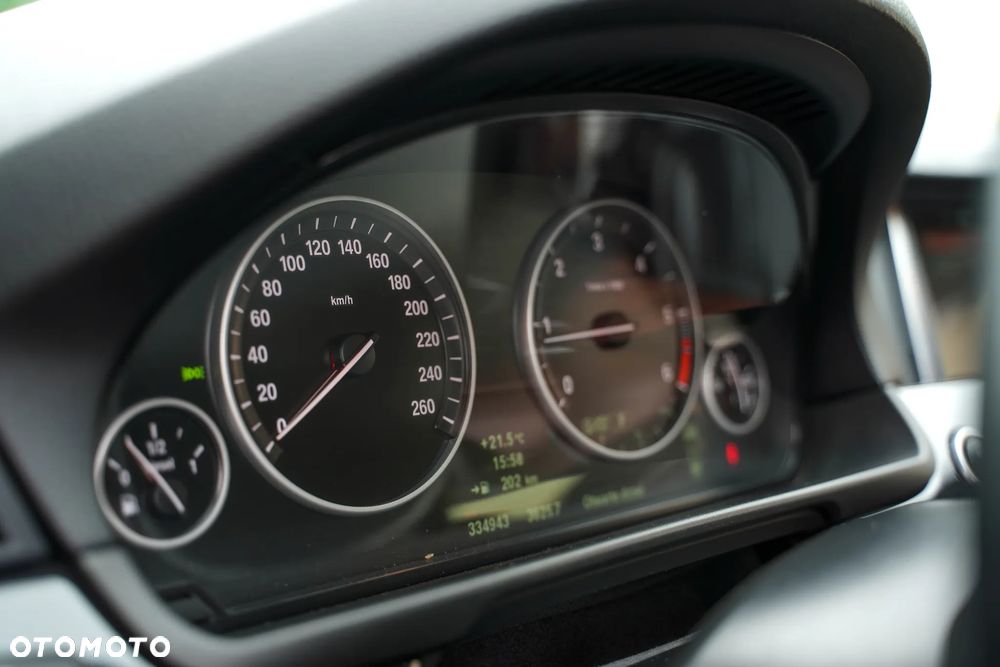 BMW Seria 5 520d - 28