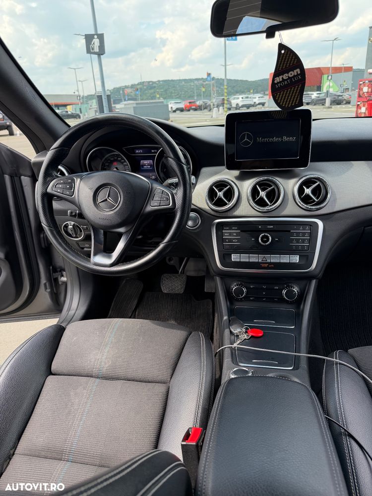 Mercedes-Benz CLA 220 d Shooting Brake 4Matic 7G-DCT Urban - 9