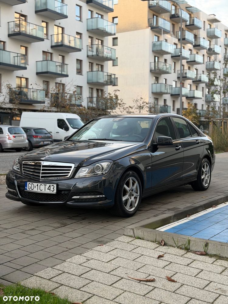 Mercedes-Benz C-Class 2011 photo 2