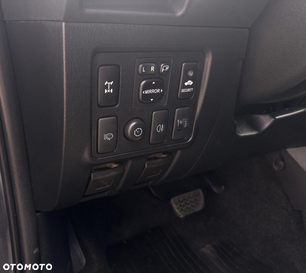 Toyota Hilux 3.0 D-4D SR5 - 3