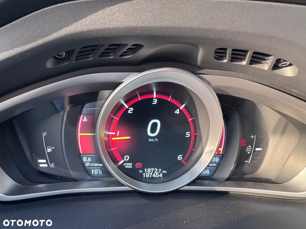 Volvo V40 D3 Inscription - 25