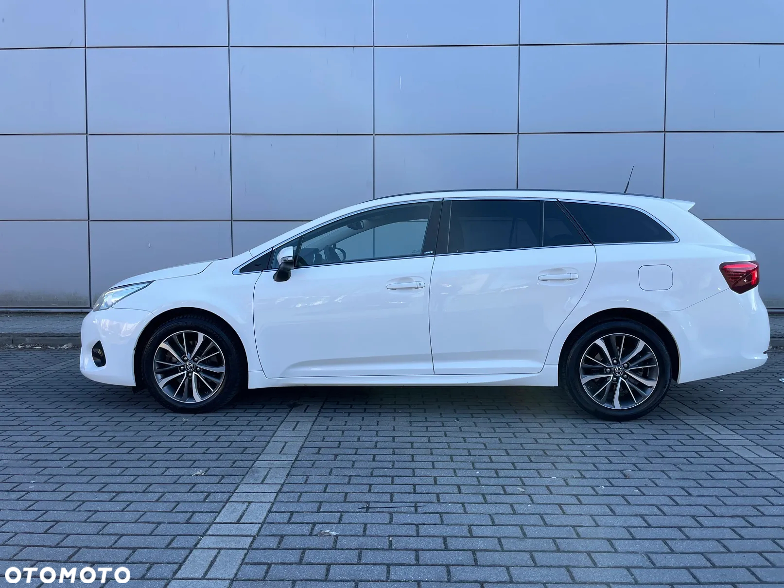 Toyota Avensis 2.0 D-4D Prestige - 2