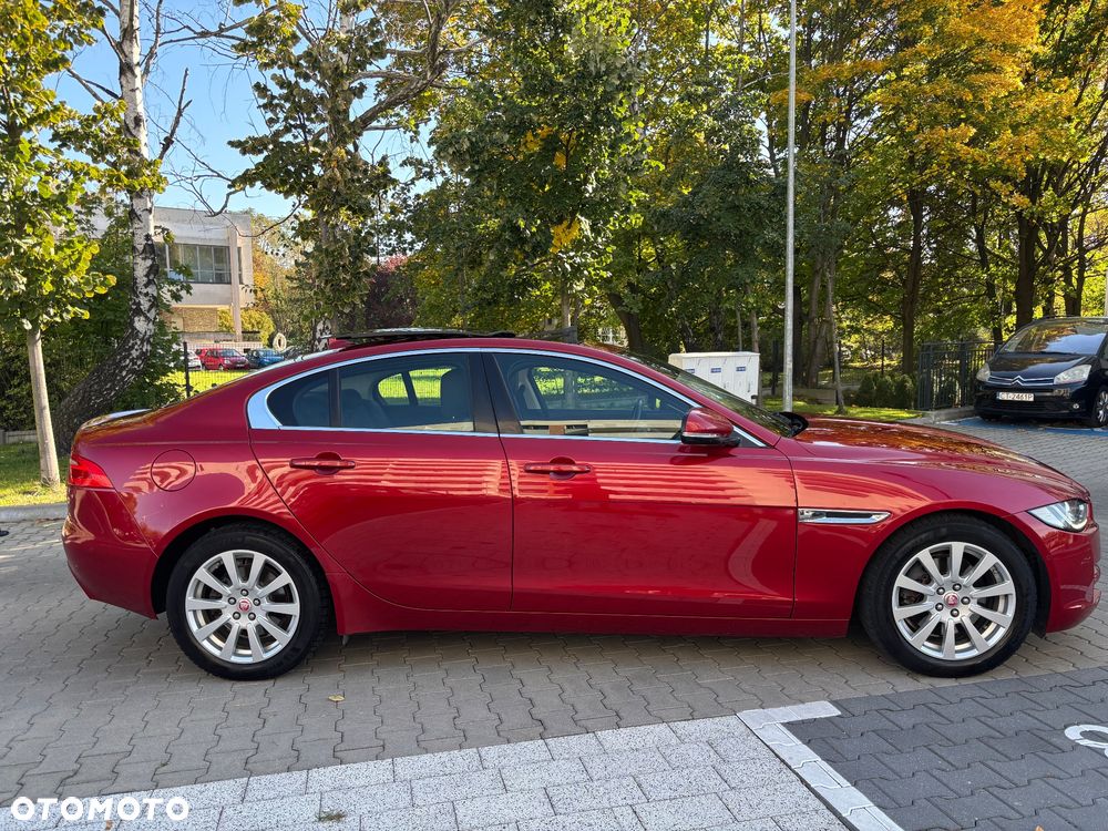 Jaguar XE 20d Portfolio - 7