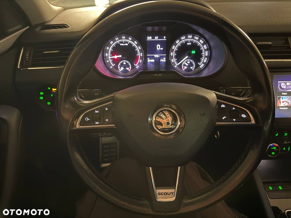 Skoda Octavia Scout 2.0 TDI 4x4 DSG - 12