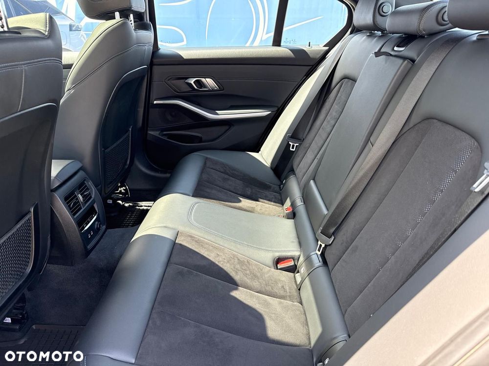 BMW Seria 3 330e M Sport sport - 14