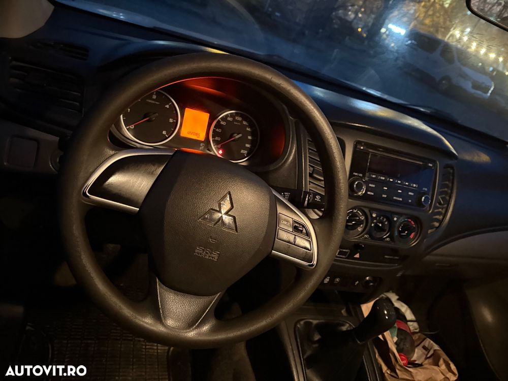 Mitsubishi L200 Double Cab 2.4 DI-D M/T Intense - 30