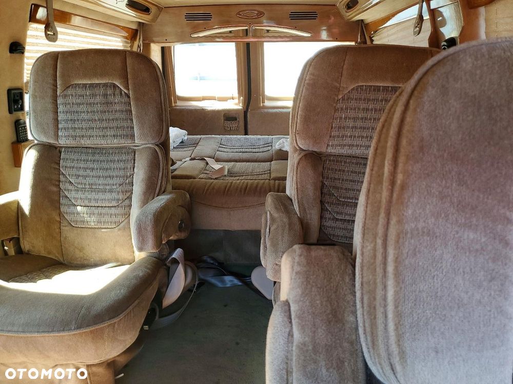 Ford Econoline - 8