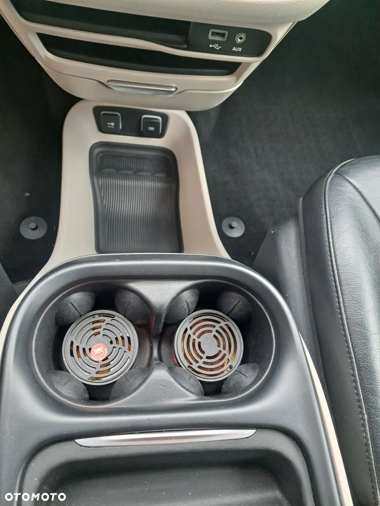 Chrysler Pacifica - 32