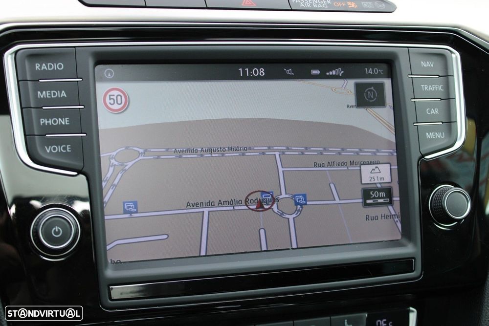 VW Passat Variant 1.6 TDI Highline DSG - 34