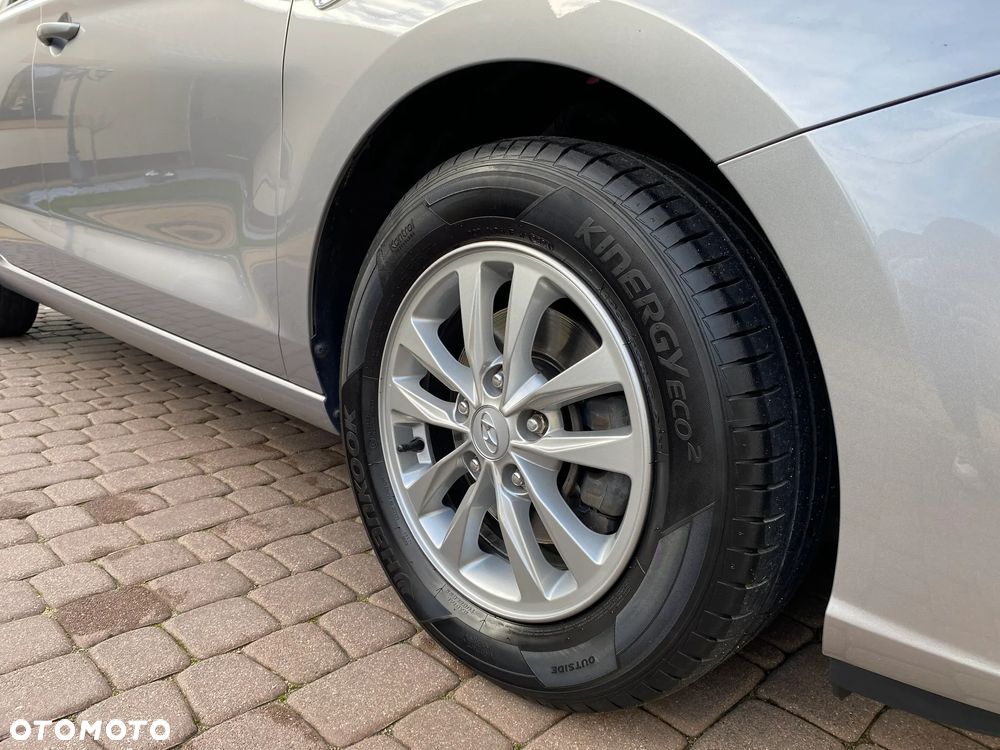 Hyundai i30 1.5 DPI Classic + - 17