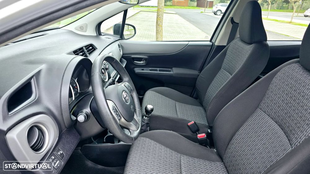 Toyota Yaris 1.33 VVT-i Comfort+P.Style - 24