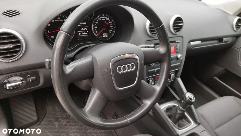 Audi A3 Sportback 1.6 Ambiente - 23