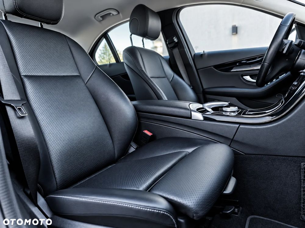 Mercedes-Benz Klasa C 200 4Matic 9G-TRONIC - 11