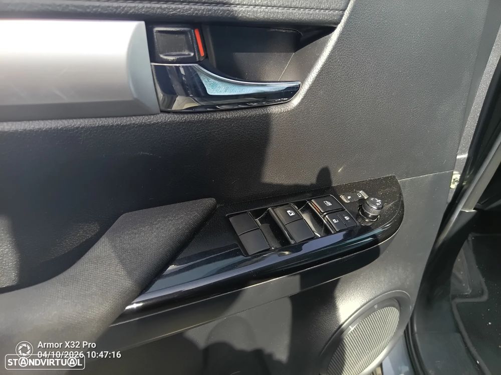 Toyota Hilux 2.4 D-4D 2WD CD Tracker - 25