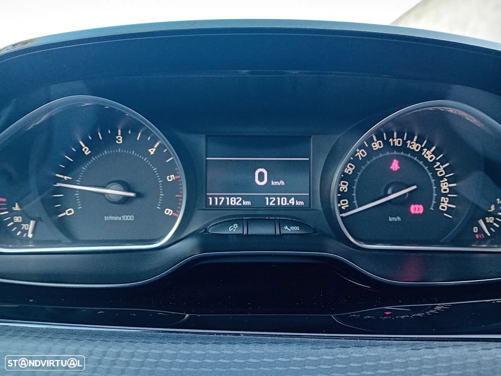 Peugeot 2008 1.6 BlueHDi Style - 10