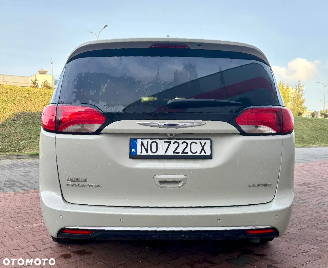 Chrysler Pacifica - 4