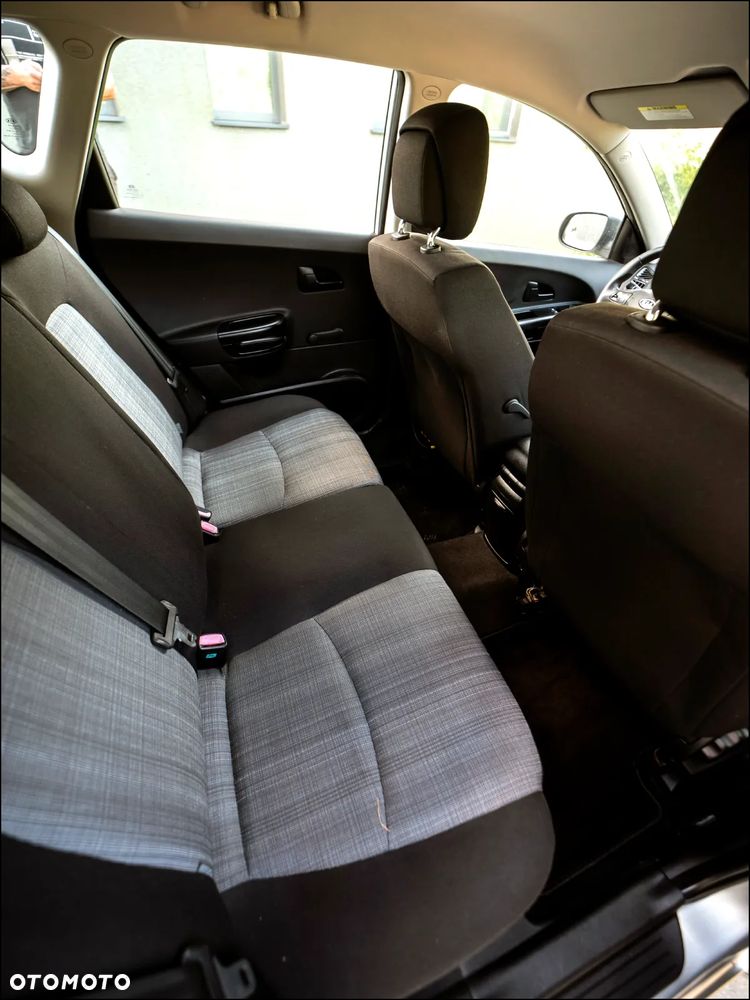 Kia Ceed - 33