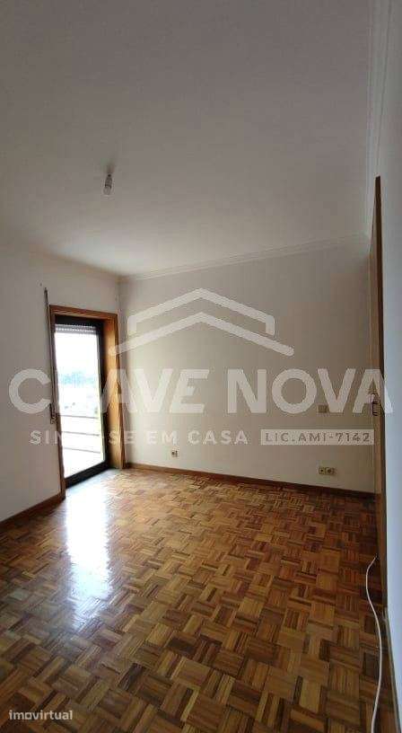IF - Apartamento T2 com elevador, varanda e vistas de mar - Grande imagem: 2/15