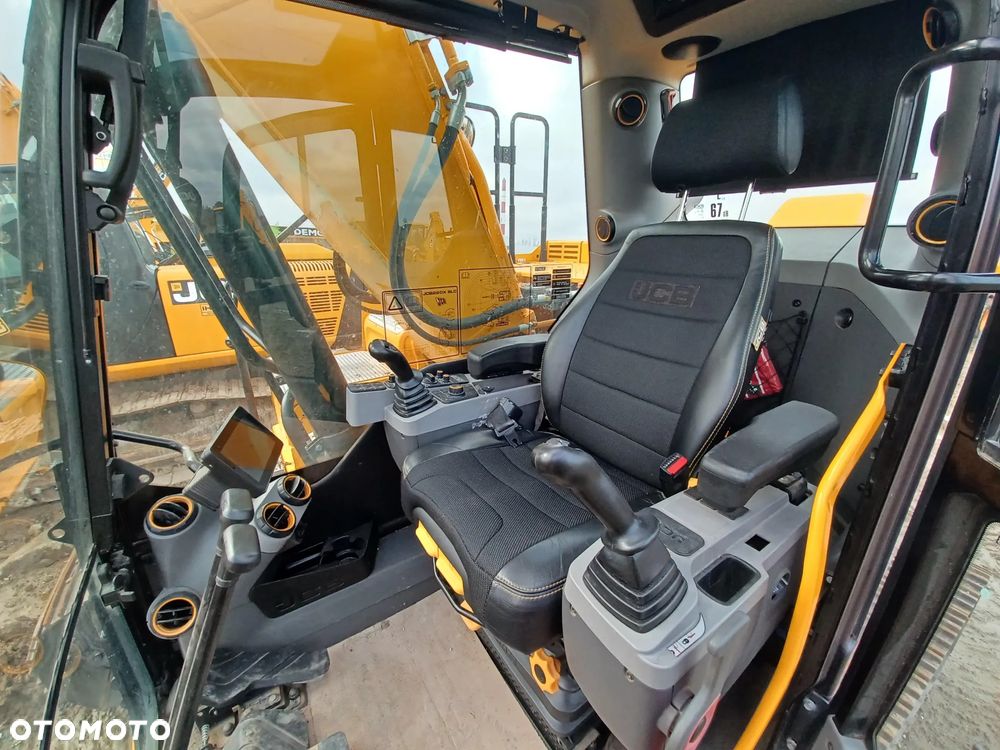 JCB 220X - 9