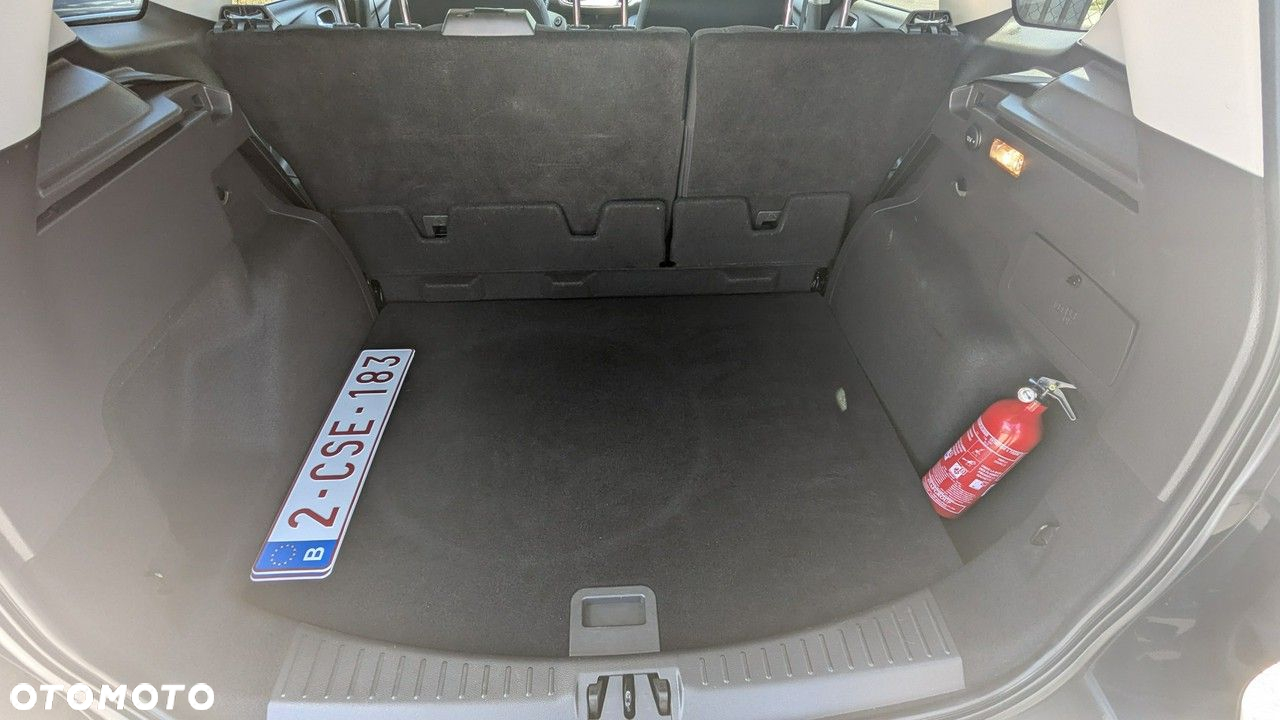 Ford Kuga - 36