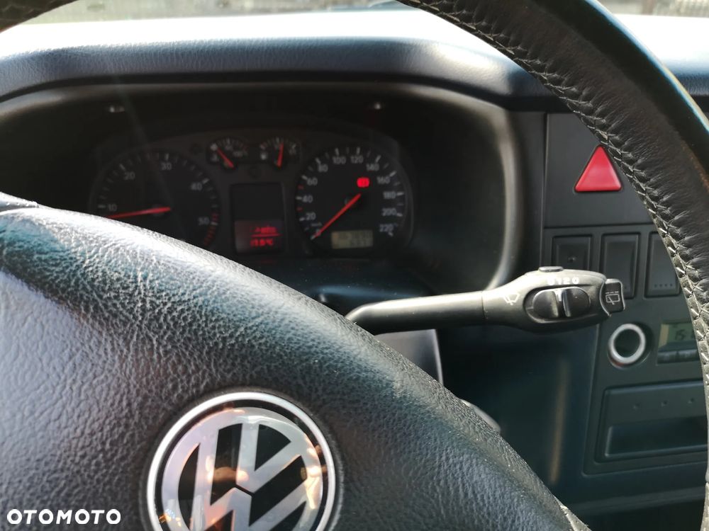 Volkswagen Caravelle - 8