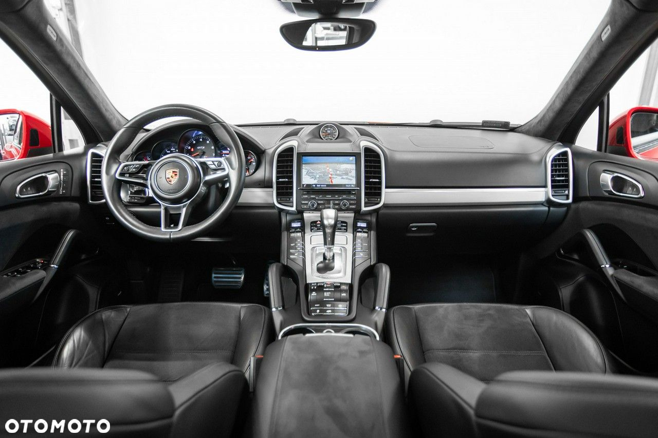 Porsche Cayenne GTS - 26