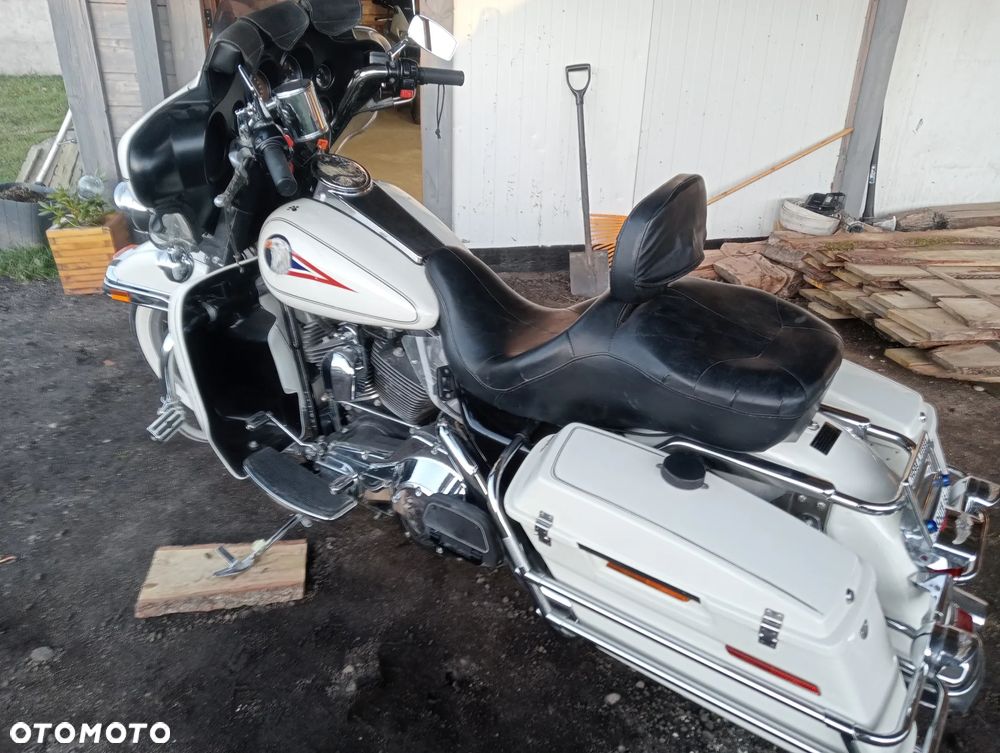 Harley-Davidson FLHT Electra Glide Standard - 25