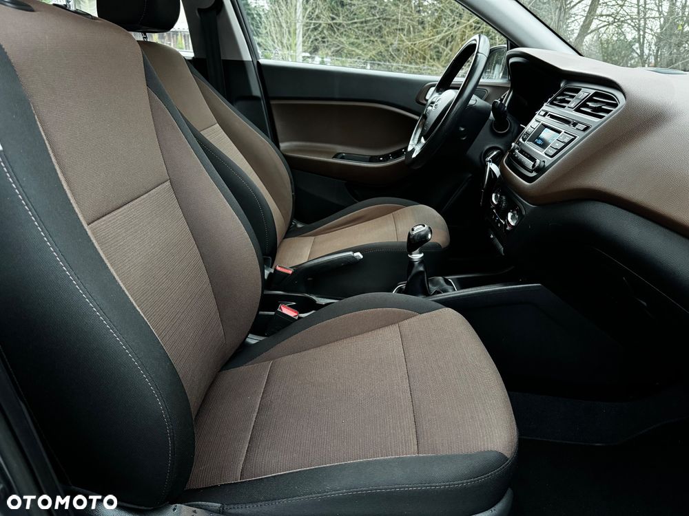 Hyundai i20 blue 1.2 Classic - 9