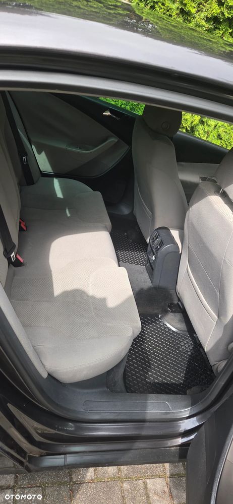 Volkswagen Passat 2.0 FSI Sportline - 2