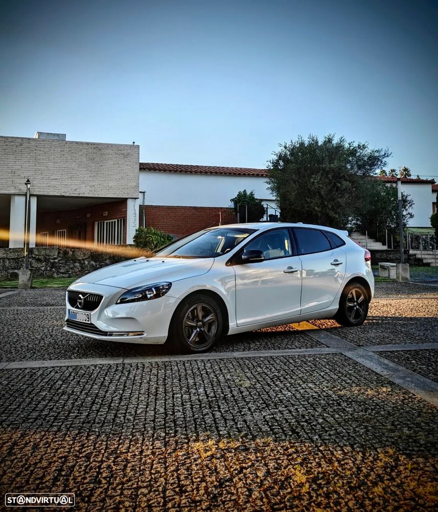 Volvo V40 D3 Momentum - 23