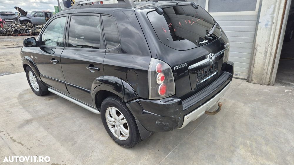 Dezmembram Hyundai Tucson 2.0crdi 2008 Euro 4 Manual 4x4 - 3