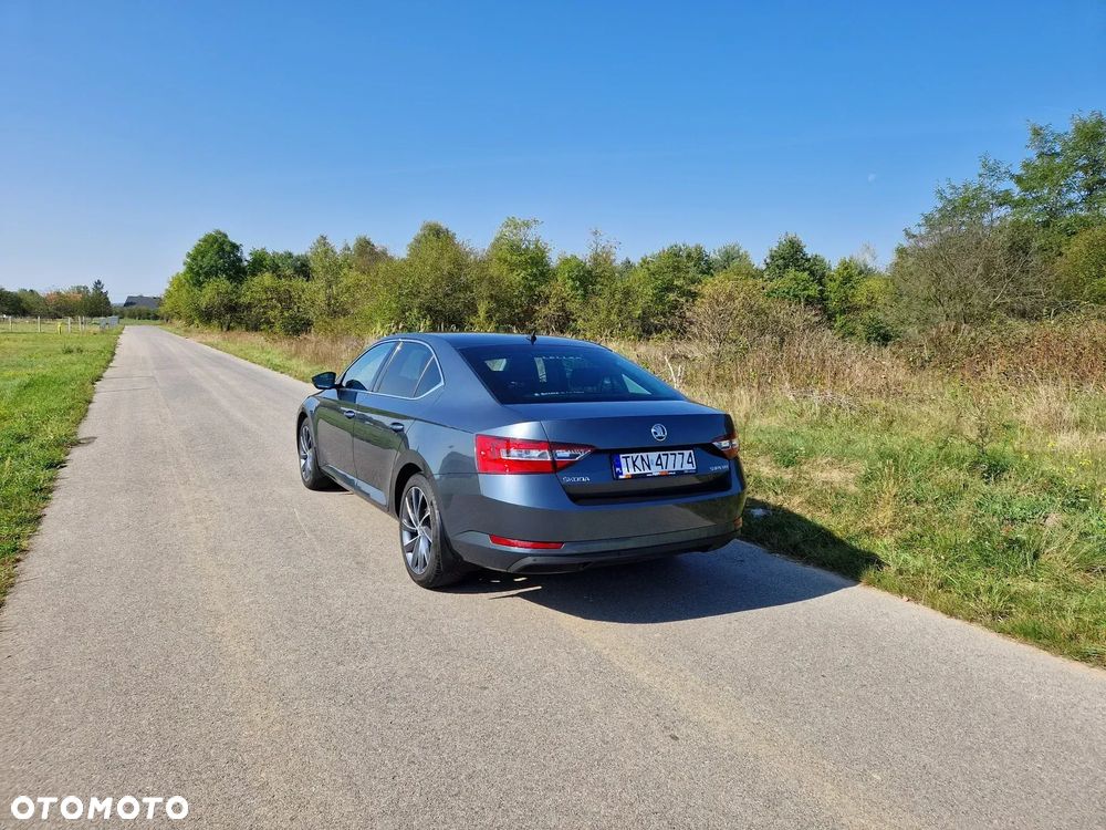 Skoda Superb 2.0 TDI Ambition DSG - 2